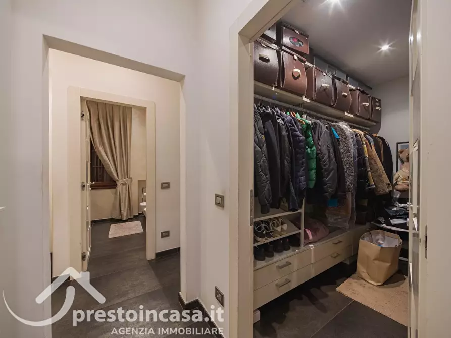 Immagine 15 di Villa in vendita  a Viareggio