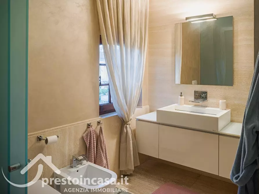 Immagine 11 di Villa in vendita  a Viareggio