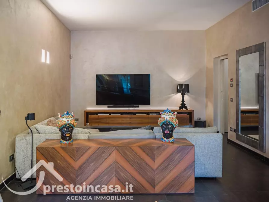 Immagine 3 di Villa in vendita  a Viareggio