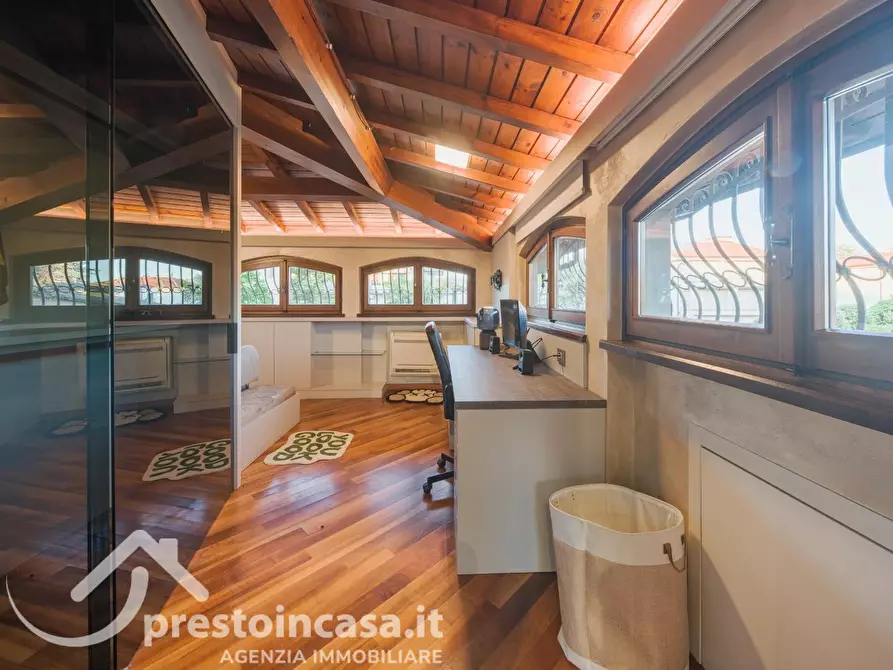 Immagine 22 di Villa in vendita  a Viareggio