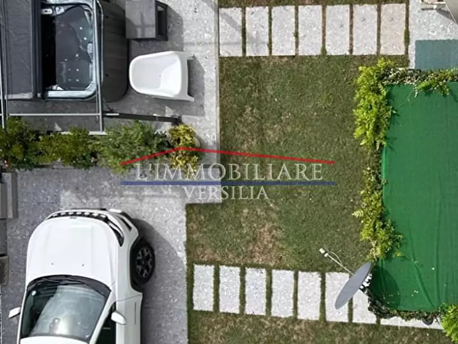 Immagine 7 di Appartamento in vendita  a Montignoso
