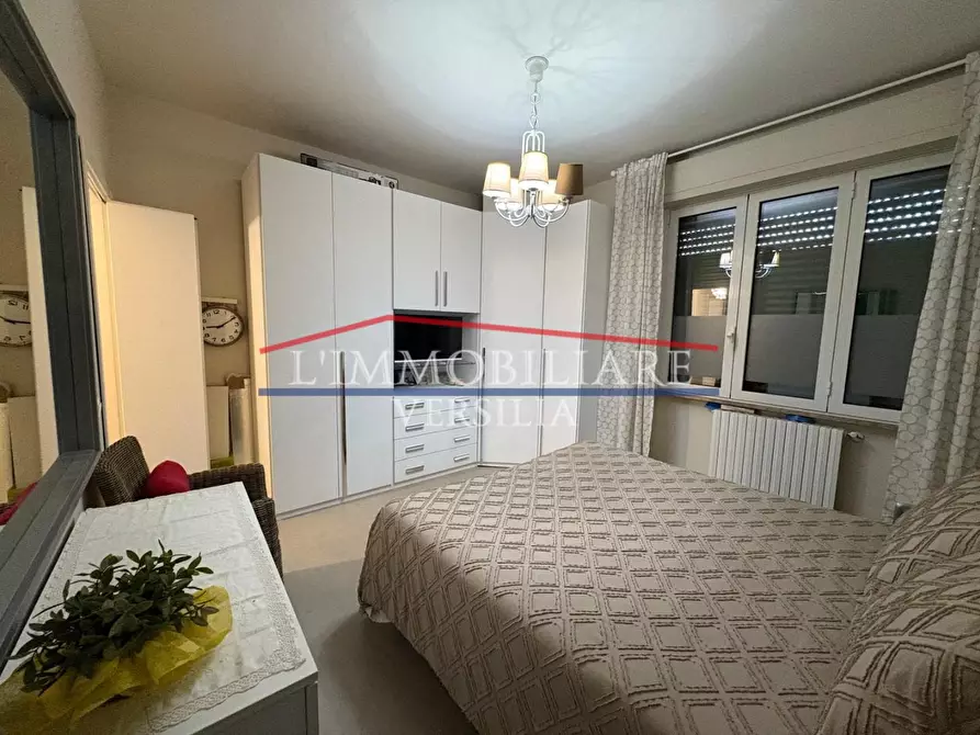 Immagine 18 di Appartamento in vendita  a Montignoso