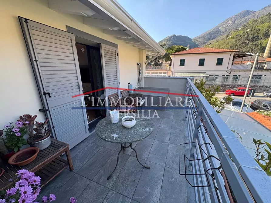 Immagine 22 di Villetta a schiera in vendita  a Massa