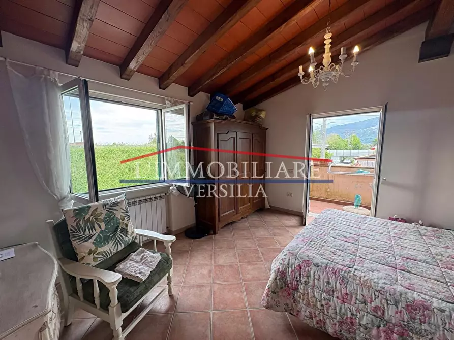 Immagine 25 di Casa bifamiliare in vendita  a Montignoso