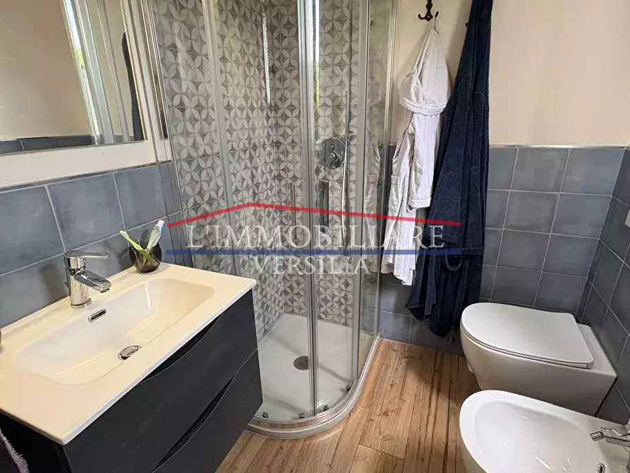 Immagine 20 di Casa bifamiliare in vendita  a Montignoso