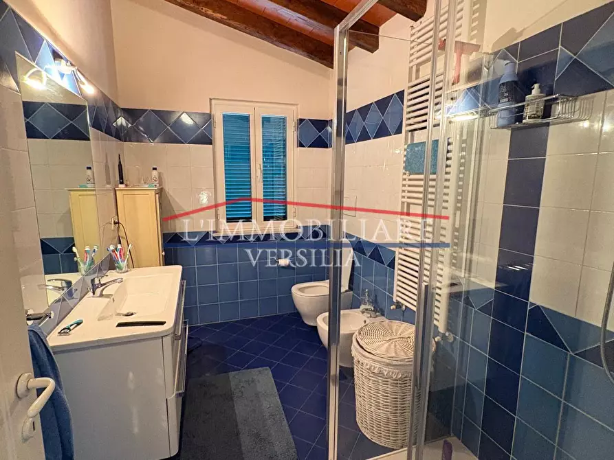 Immagine 28 di Casa bifamiliare in vendita  a Montignoso