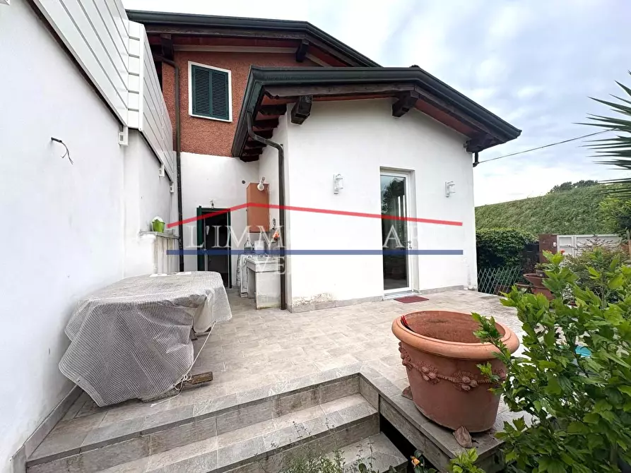 Immagine 6 di Casa bifamiliare in vendita  a Montignoso