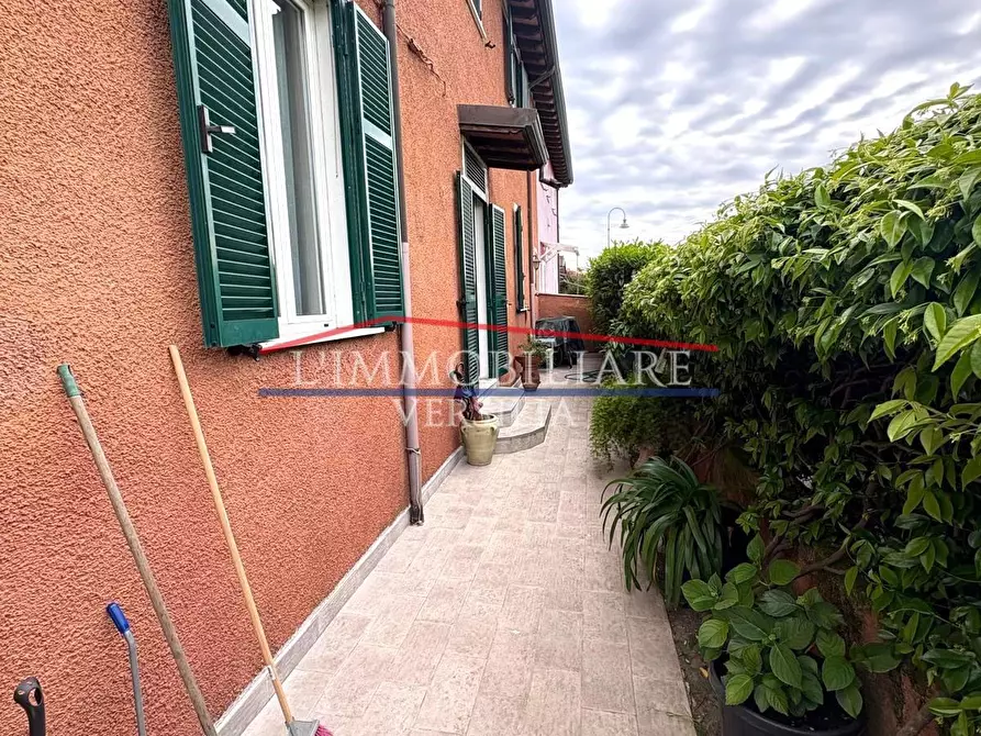 Immagine 2 di Casa bifamiliare in vendita  a Montignoso