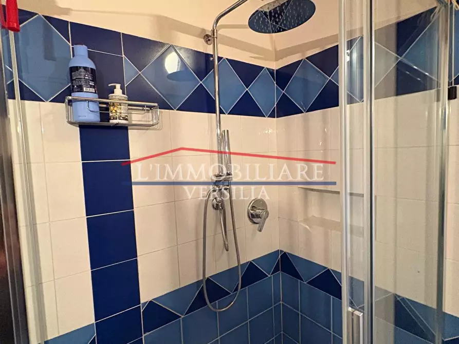 Immagine 30 di Casa bifamiliare in vendita  a Montignoso