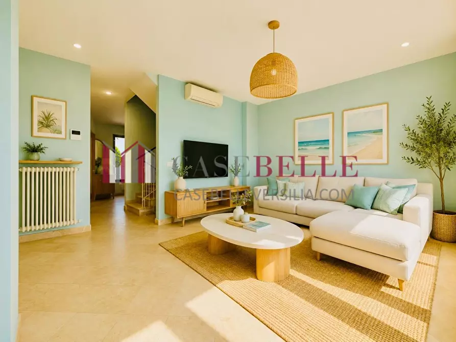 Immagine 1 di Casa bifamiliare in vendita  a Camaiore