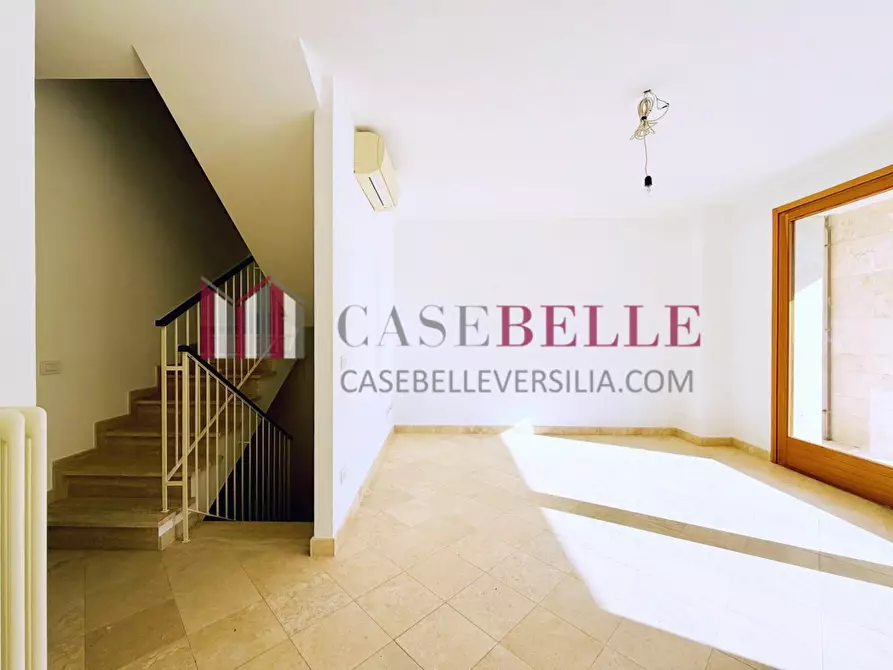 Immagine 2 di Casa bifamiliare in vendita  a Camaiore