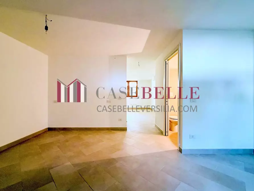 Immagine 21 di Casa bifamiliare in vendita  a Camaiore