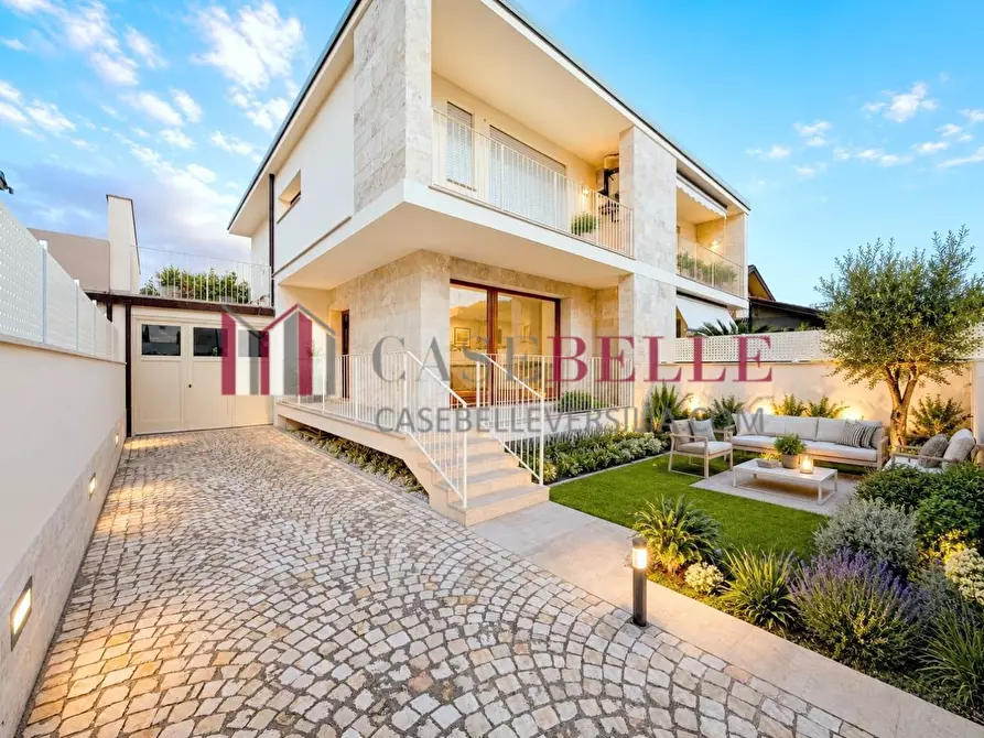 Immagine 34 di Casa bifamiliare in vendita  a Camaiore
