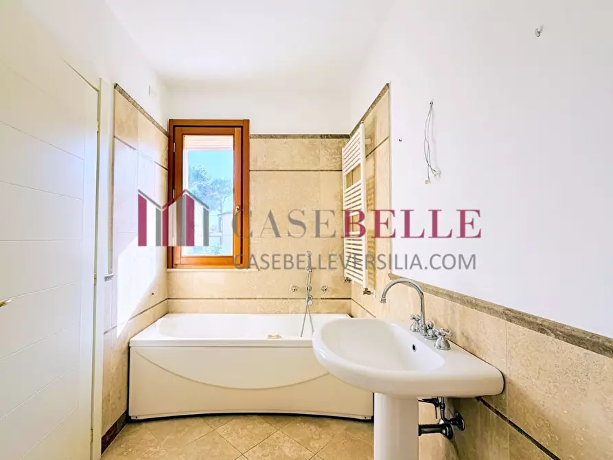 Immagine 30 di Casa bifamiliare in vendita  a Camaiore
