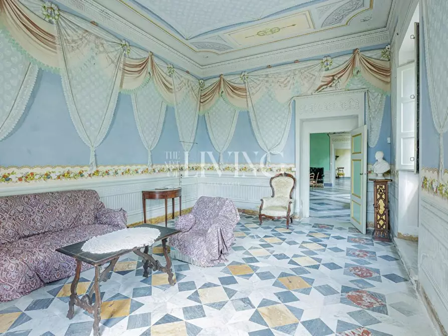 Immagine 13 di Villa in vendita  a Capannori