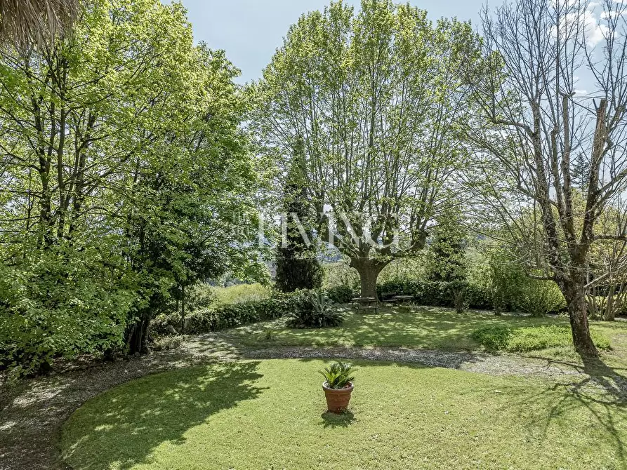 Immagine 22 di Villa in vendita  a Capannori