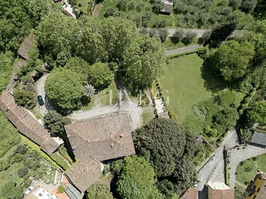 Immagine 30 di Villa in vendita  a Capannori