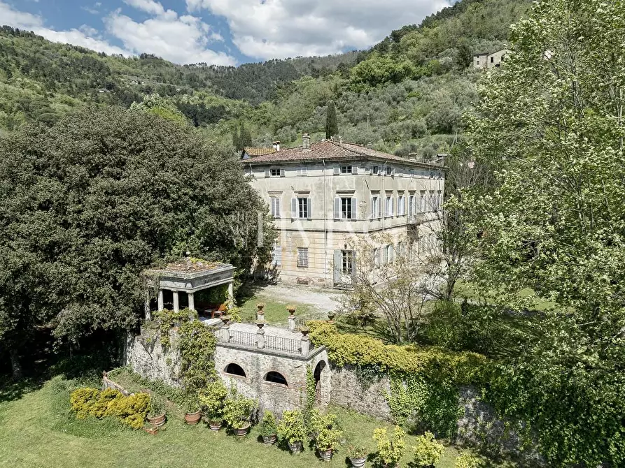 Immagine 27 di Villa in vendita  a Capannori