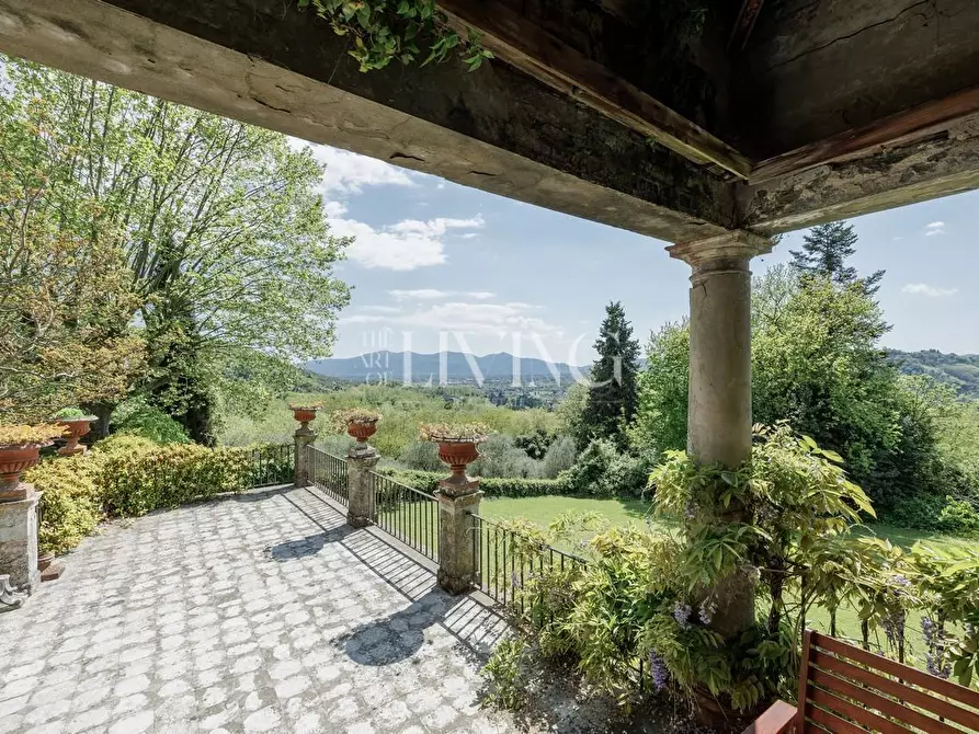 Immagine 25 di Villa in vendita  a Capannori