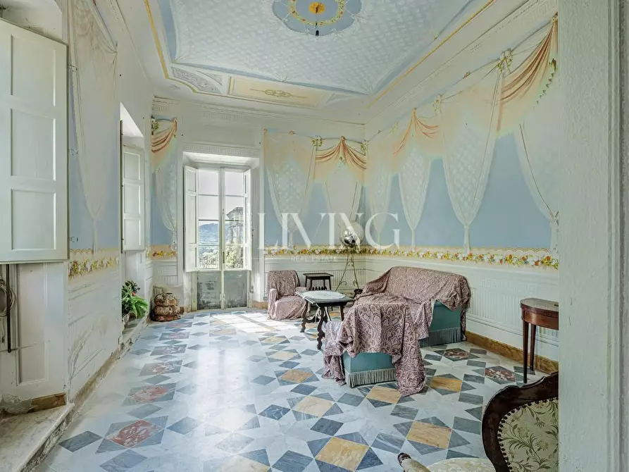 Immagine 11 di Villa in vendita  a Capannori