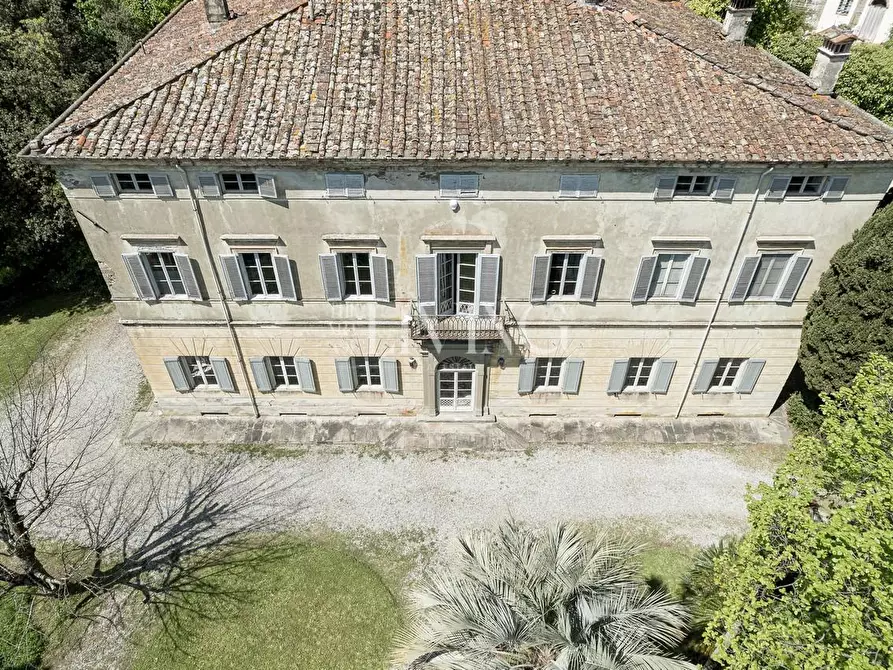 Immagine 18 di Villa in vendita  a Capannori