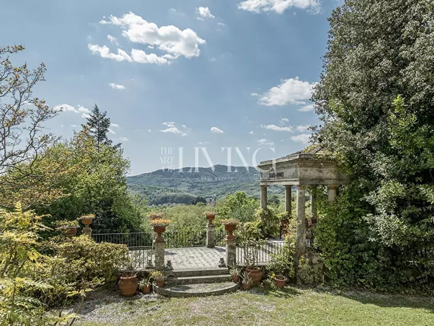 Immagine 21 di Villa in vendita  a Capannori