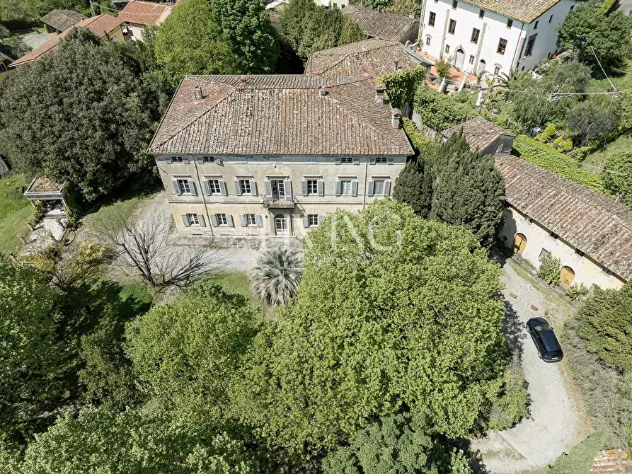 Immagine 29 di Villa in vendita  a Capannori