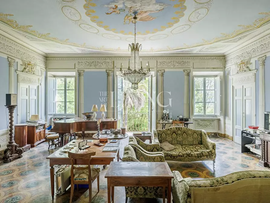 Immagine 15 di Villa in vendita  a Capannori