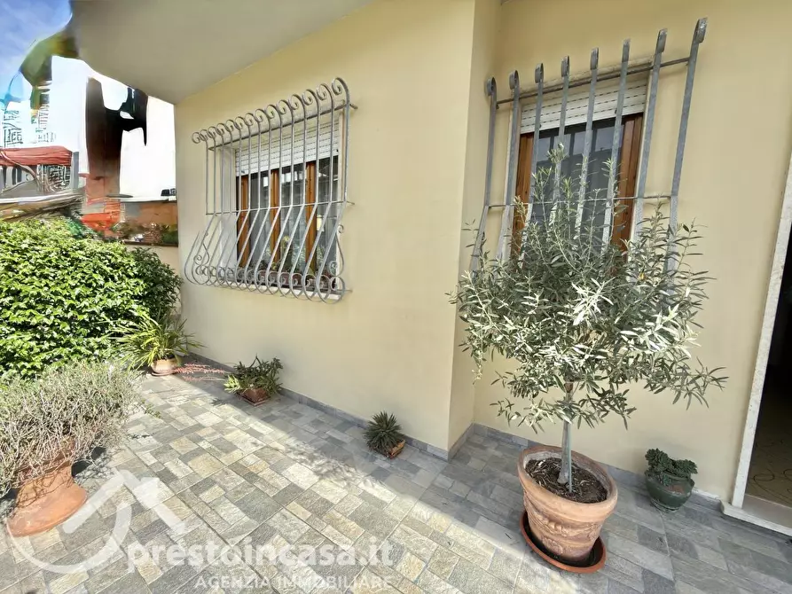Immagine 11 di Appartamento in vendita  a Viareggio