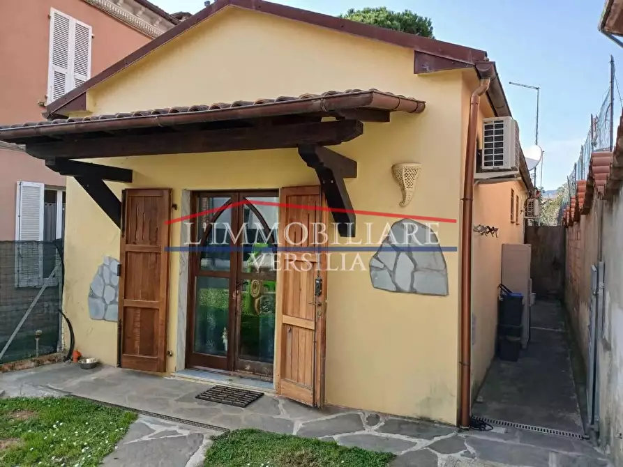 Immagine 1 di Casa indipendente in vendita  a Massa