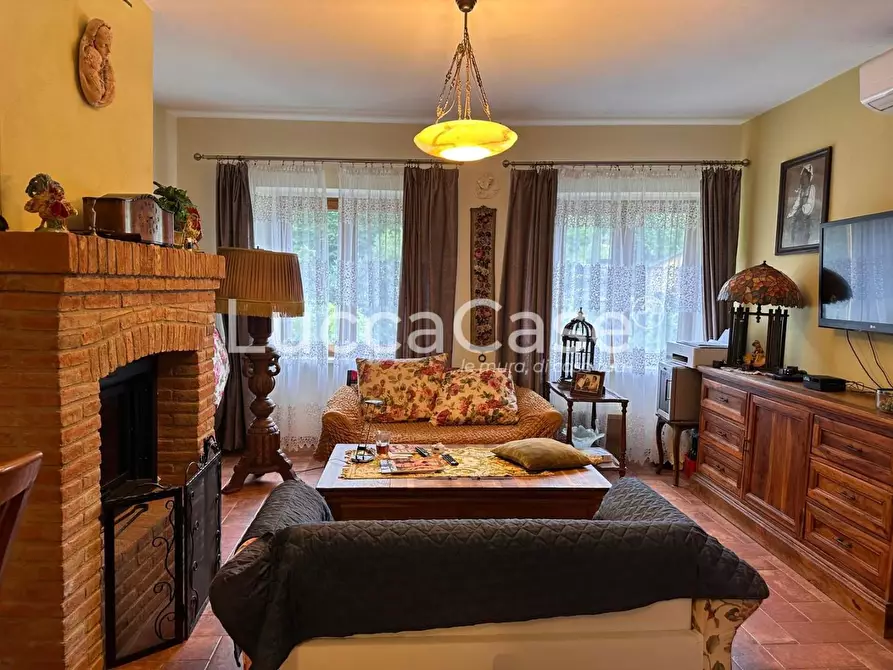 Immagine 2 di Casa indipendente in vendita  a Bagni Di Lucca