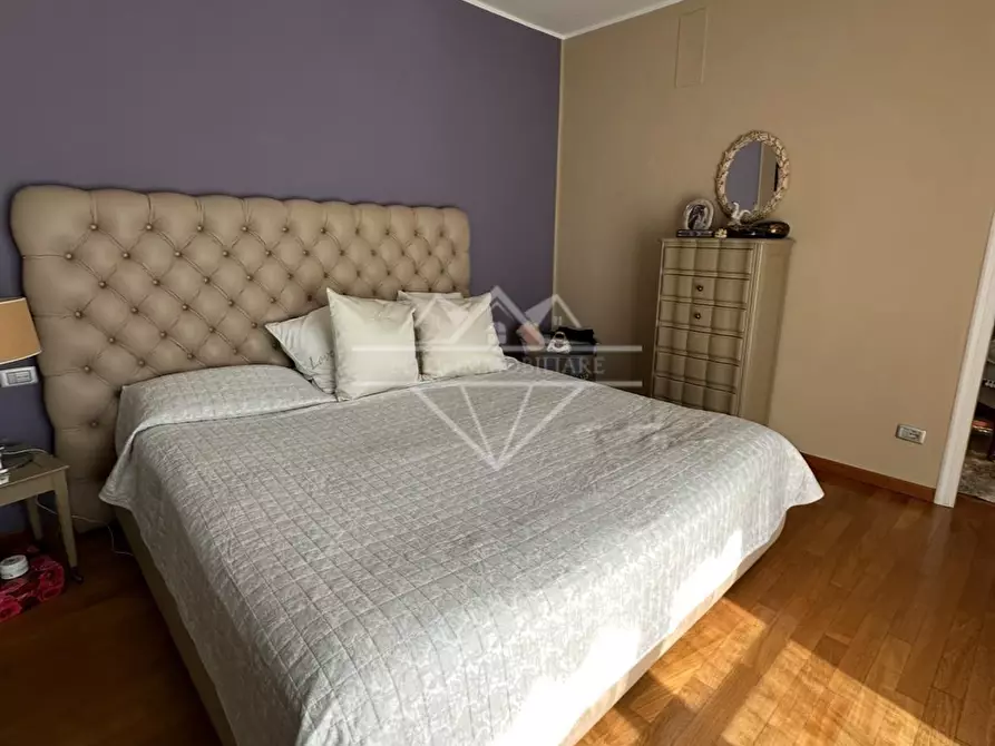 Immagine 11 di Villa in vendita  a Carrara