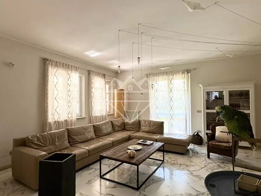 Immagine 8 di Villa in vendita  a Carrara