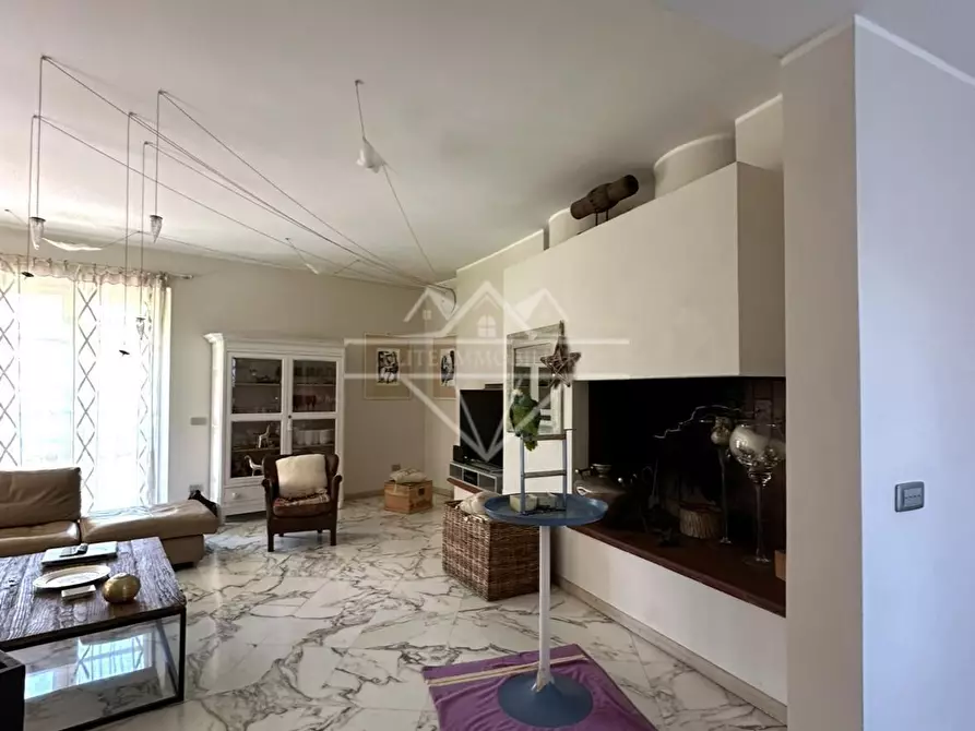 Immagine 5 di Villa in vendita  a Carrara
