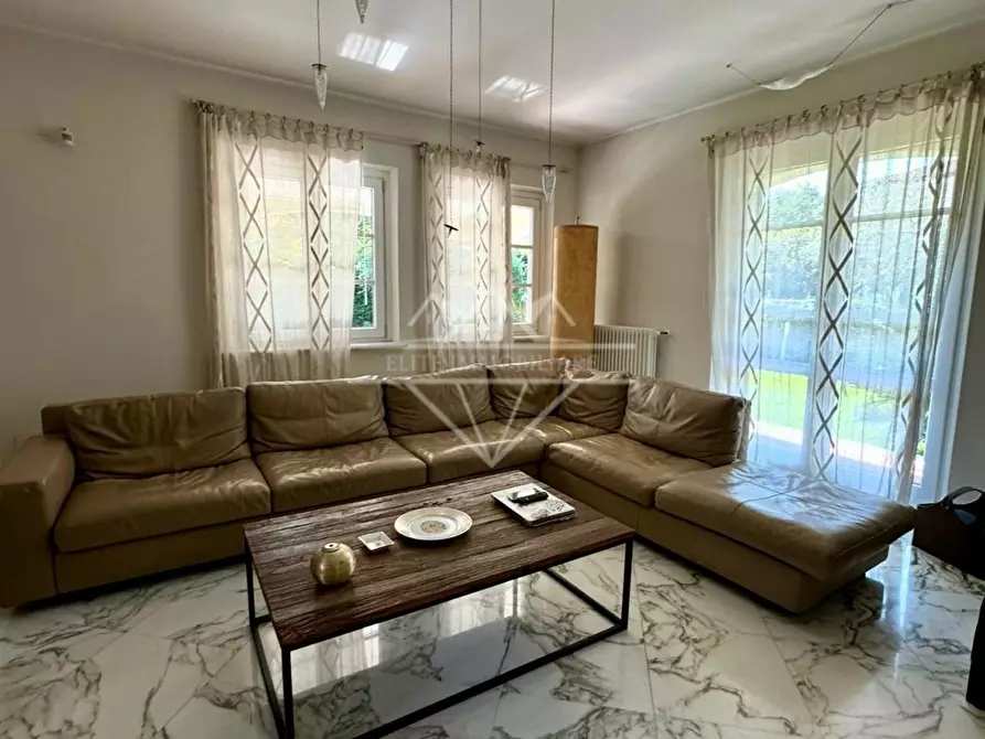 Immagine 7 di Villa in vendita  a Carrara