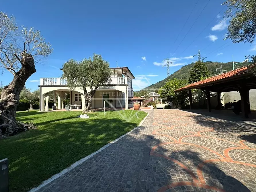 Immagine 1 di Villa in vendita  a Carrara