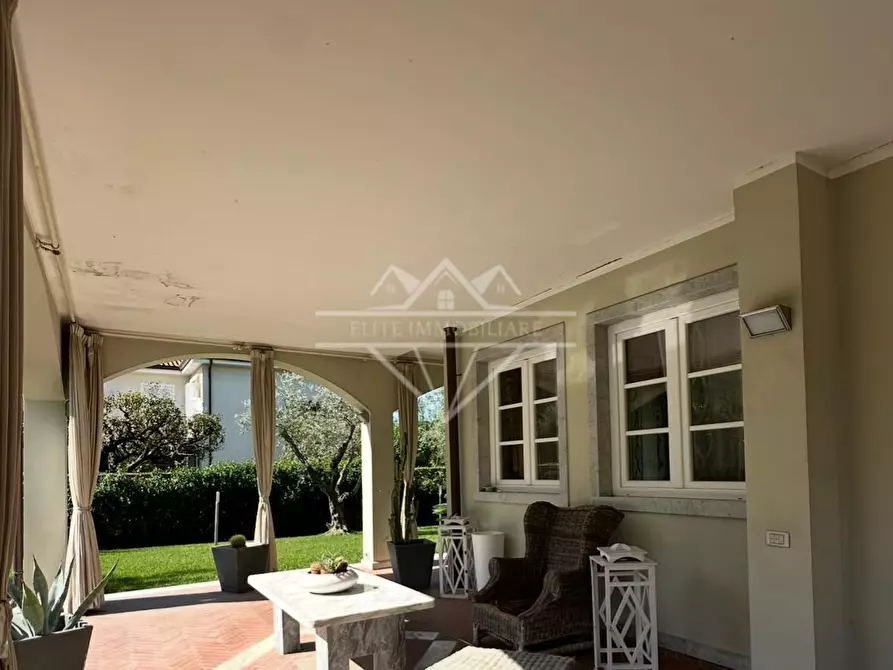 Immagine 27 di Villa in vendita  a Carrara