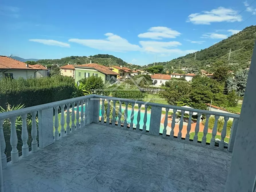 Immagine 24 di Villa in vendita  a Carrara