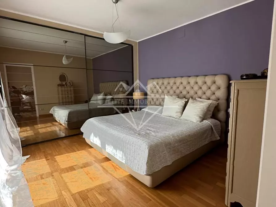 Immagine 12 di Villa in vendita  a Carrara