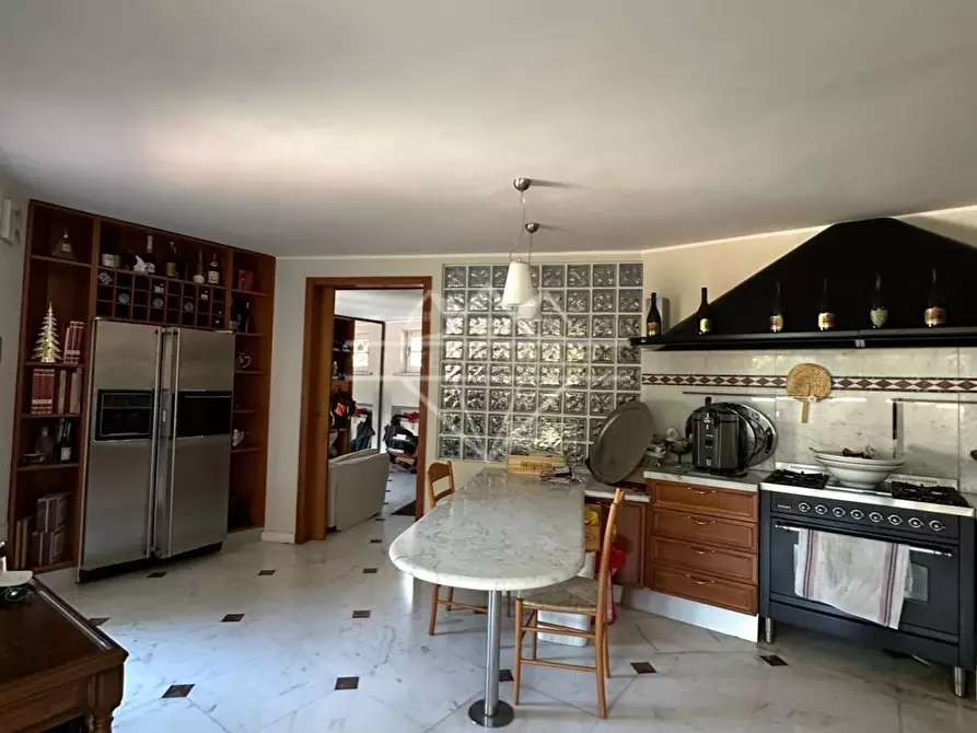 Immagine 9 di Villa in vendita  a Carrara