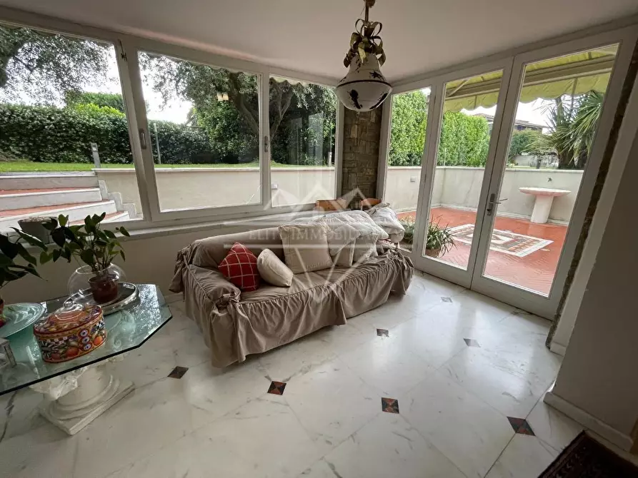Immagine 22 di Villa in vendita  a Carrara