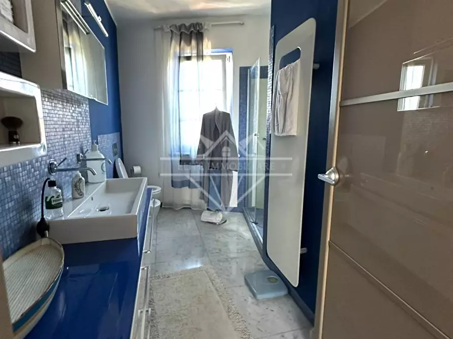 Immagine 16 di Villa in vendita  a Carrara