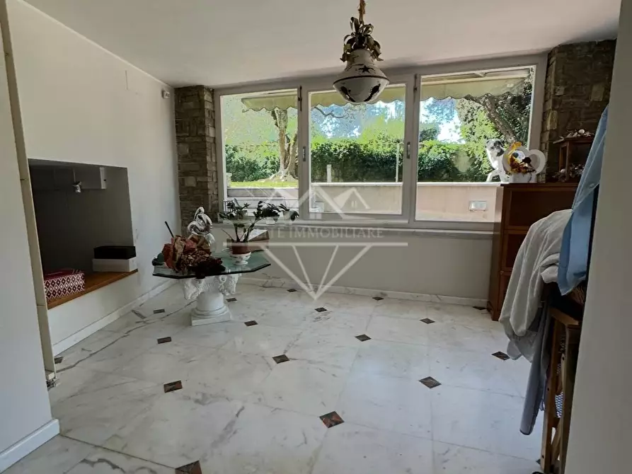 Immagine 23 di Villa in vendita  a Carrara