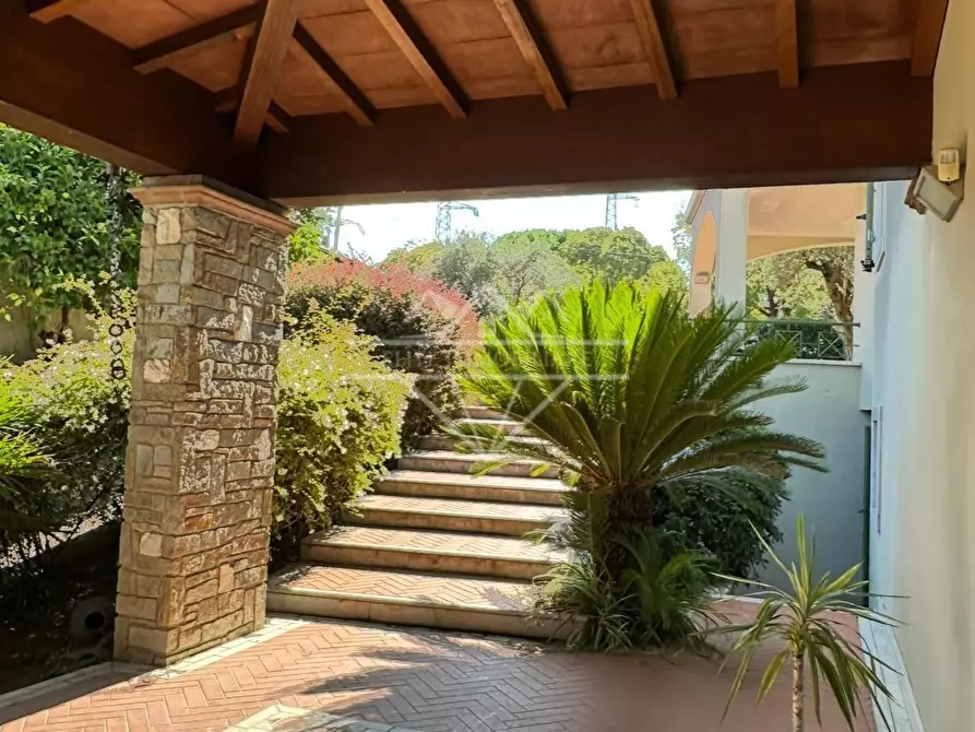 Immagine 25 di Villa in vendita  a Carrara