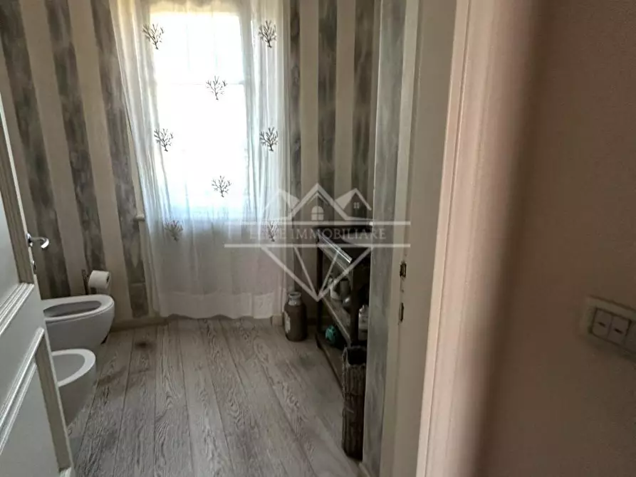 Immagine 18 di Villa in vendita  a Carrara