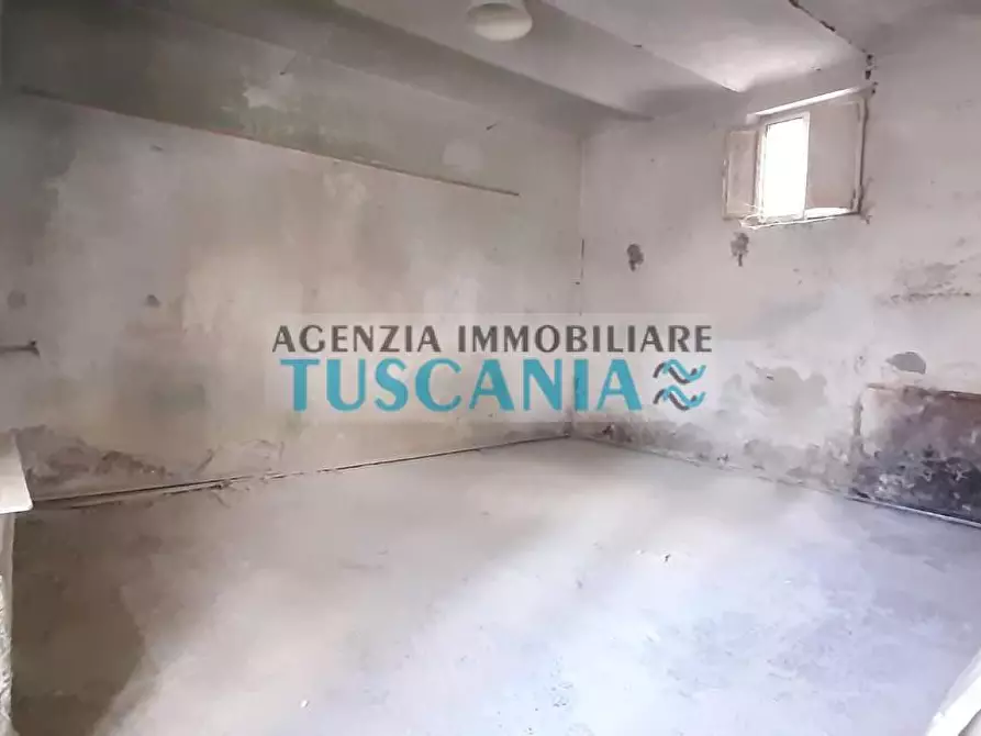 Immagine 3 di Locale commerciale in vendita  a Cecina