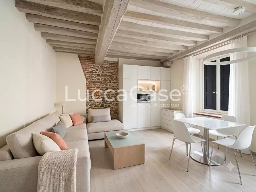 Immagine 2 di Appartamento in vendita  a Lucca