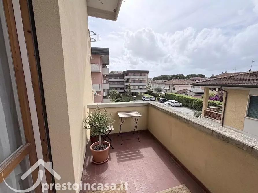Immagine 13 di Appartamento in vendita  a Viareggio