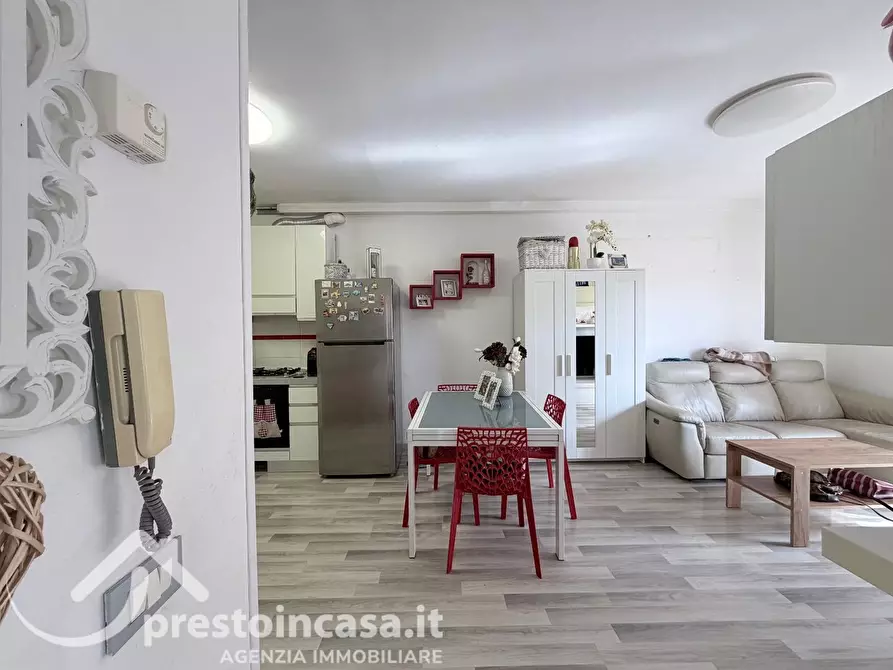 Immagine 3 di Appartamento in vendita  a Viareggio