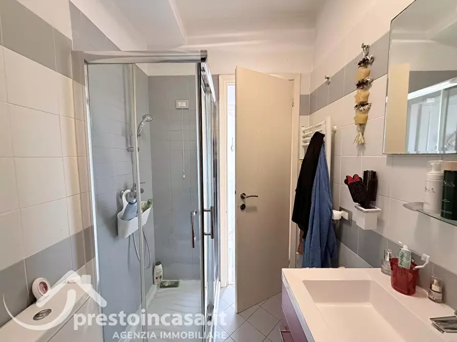 Immagine 15 di Appartamento in vendita  a Viareggio